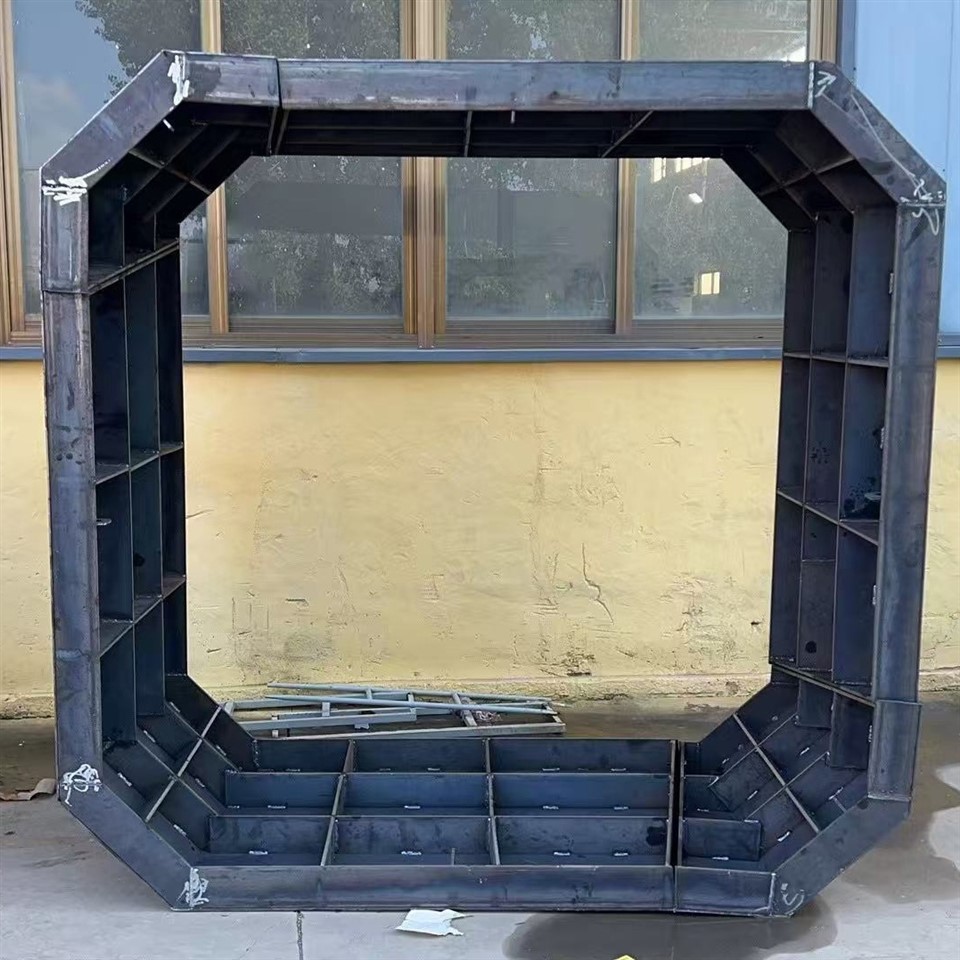 Vorgefertigte Klärgrubenform