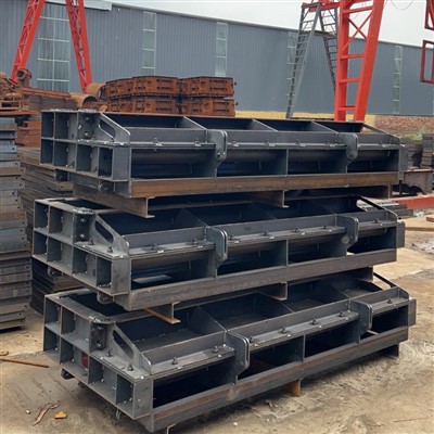 Eisenbahn-Deckplattenform