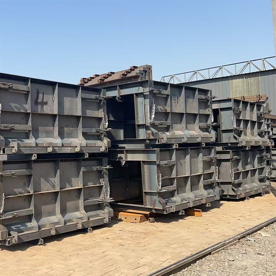 Form für Entwässerungsrinnen aus Stahl